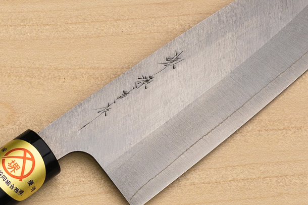 Sakai Genkichi Warikomi AUS8 Santoku knife 180mm (7.1) Magnolia Wood with Akebono-Nuri Urushi Lacque Sakai Genkichi Warikomi AUS8 Santoku knife 180mm (7.1) Magnolia Wood with Akebono-Nuri Urushi Lacque