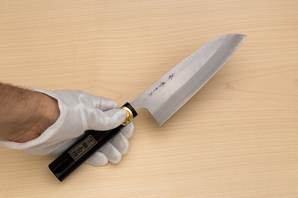 Sakai Genkichi Warikomi AUS8 Santoku knife 180mm (7.1) Magnolia Wood with Akebono-Nuri Urushi Lacque Sakai Genkichi Warikomi AUS8 Santoku knife 180mm (7.1) Magnolia Wood with Akebono-Nuri Urushi Lacque