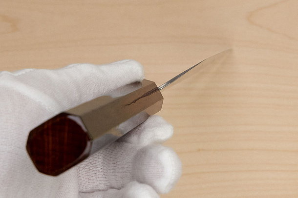 Hokiyama Sakon AUS10 Hammered shiny Damascus 170mm (6.7") Bunka knife with Burnt pattern Urushi lacquered Magnolia Wood octagon handle Hokiyama Sakon AUS10 Hammered shiny Damascus 170mm (6.7") Bunka knife with Burnt pattern Urushi lacquered Magnolia Wood octagon handle
