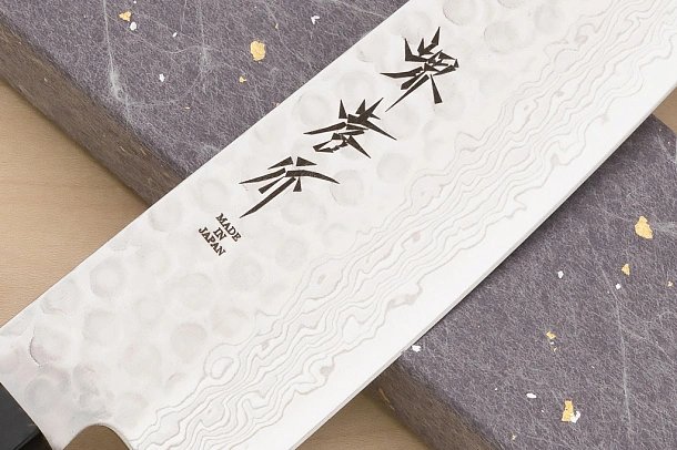 Sakai Takayuki 45-layer Damascus AUS10 Santoku knife 180mm ( 7.1 ") Magnolia/Italian resin handle Sakai Takayuki 45-layer Damascus AUS10 Santoku knife 180mm ( 7.1 ") Magnolia/Italian resin handle