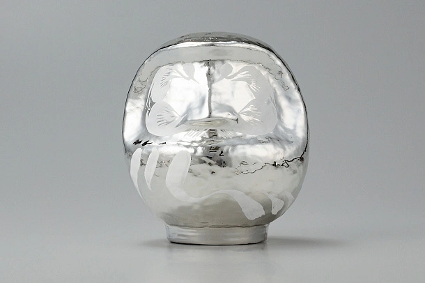 Designer's Premium Silver Daruma Small 12cm Designer's Premium Silver Daruma Small 12cm