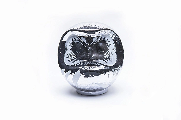 Designer's Premium Silver Daruma Small 12cm Designer's Premium Silver Daruma Small 12cm