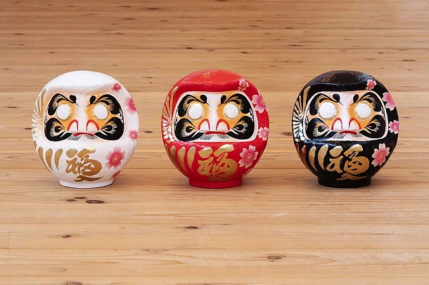 Miyabi Daruma Sakura Black Small 12cm Miyabi Daruma Sakura Black Small 12cm