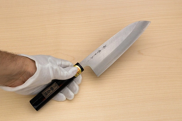 Sakai Genkichi Warikomi AUS8 Santoku knife 180mm (7.1) Magnolia Wood with Akebono-Nuri Urushi Lacque Sakai Genkichi Warikomi AUS8 Santoku knife 180mm (7.1) Magnolia Wood with Akebono-Nuri Urushi Lacque
